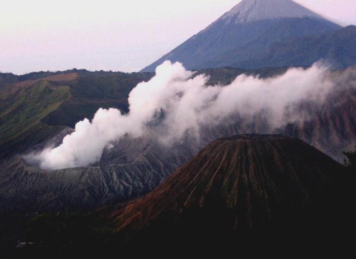 Ranu kumbolo bromo trekking