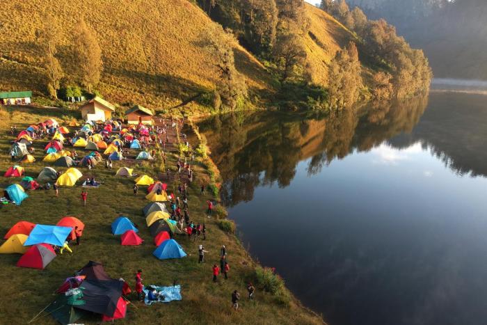 Biaya pendakian Ranukumbolo terbaru, termasuk tiket masuk dan perlengkapan.